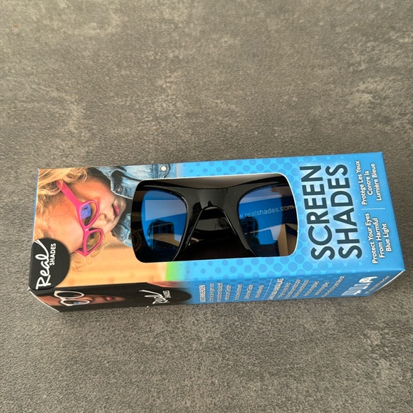 REAL SHADES Screen Shades (Age 7+) - Picture 1 of 6